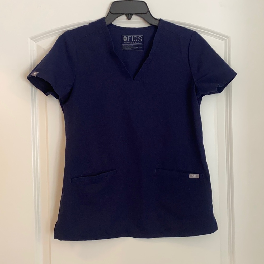 Figs scrub top